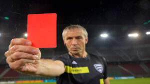 Thẻ đỏ là gì? Đây là một loại thẻ được sử dụng như thế nào trong trận đấu.